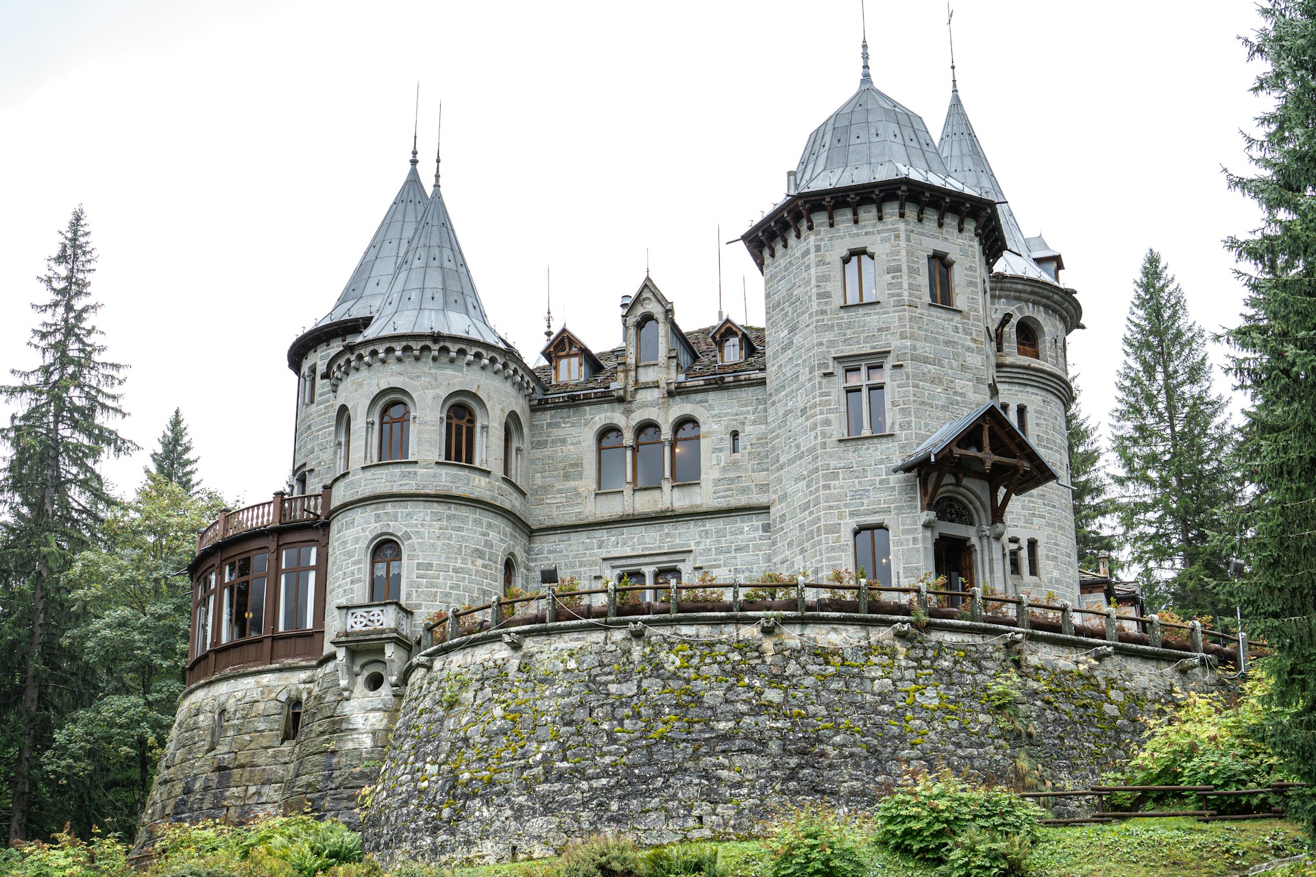 Experience History: Stay in Authentic Castles and Manors for Your Next Getaway