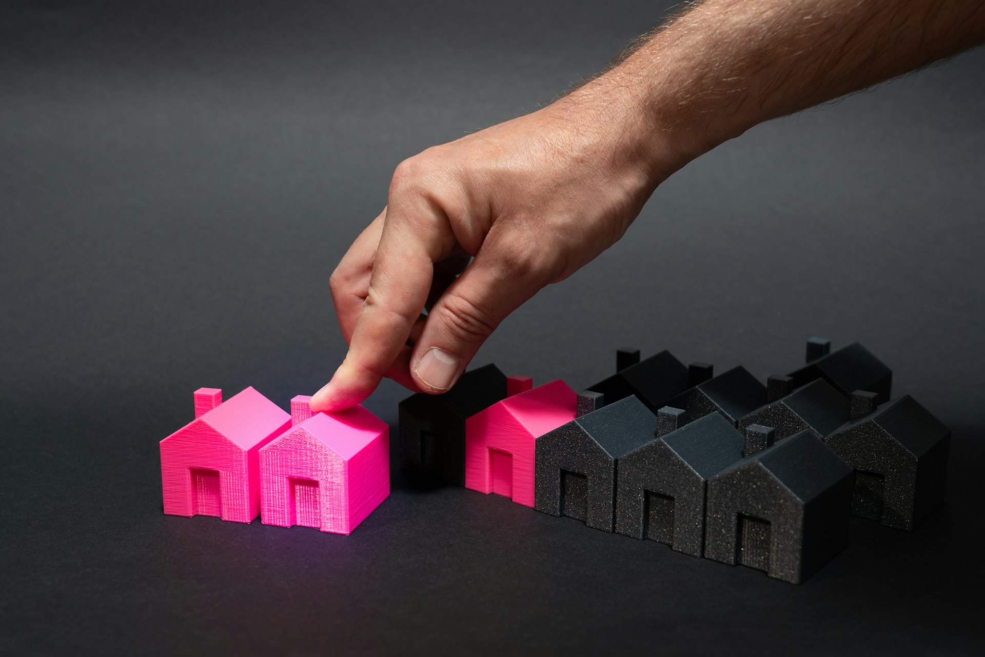 Digital Platforms Revolutionizing Real Estate Investment: 2025 Technology Trends